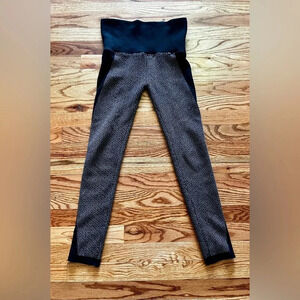 M. Rena leggings - One Size - Black with
White Geometric Design